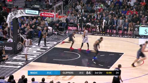 【NBA集锦】富尔茨滑行抢断沙梅特 举火烧天送上折叠飞扣