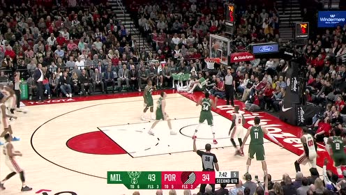 【NBA集錦】聽說這個(gè)位置有球喂？利拉德繞場(chǎng)半周助攻底角甜瓜三分無解