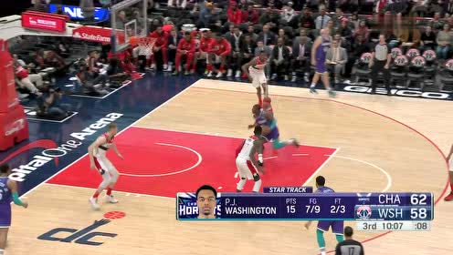 【NBA集锦】弹跳能力太恐怖了 布里奇斯旱地拔葱隔人暴扣不留余地