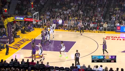 【NBA集錦】給這位兄弟點(diǎn)個(gè)贊！ 霍華德怒摘籃板強(qiáng)起打進(jìn)兩分