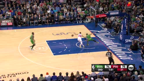 【NBA集锦】手长腿长的西蒙斯先失误再抢断! 声东击西艺术妙传助攻佩尔上篮