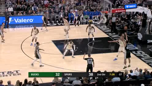 【NBA集锦】莱尔斯三分线外火力不减 字母哥反击再送写意上篮