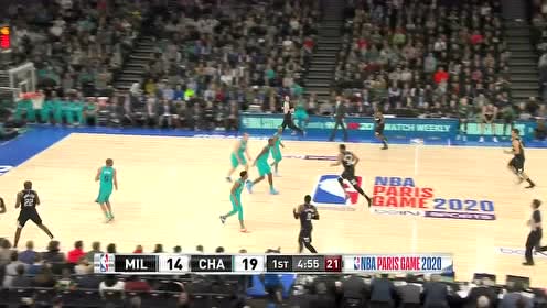 【NBA集锦】千军万马拦不住 字母哥身挂两人强行劈扣