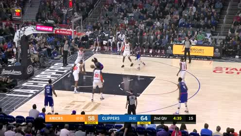 【NBA集锦】哈雷尔要把罗宾逊打哭了 强行顶飞防守双手拽扣