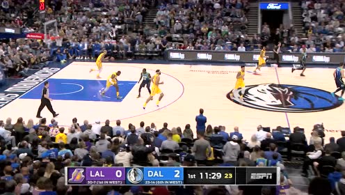 【NBA集錦】開場火力全開 東契奇空中連線鮑威爾重錘火花終結(jié)