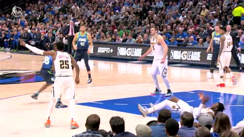 【NBA集錦】這就很尷尬了 懷特后撤步拉球晃倒格蘭特被吹犯規(guī)