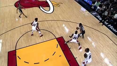 【NBA集锦】单打决赛现场直播!德罗赞强硬突进打成2+1