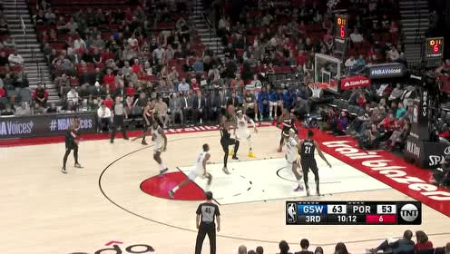 【NBA集锦】利拉德无视防守突破得手 帕斯卡尔高高跃起大力补扣