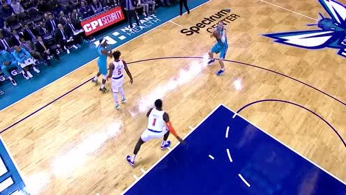 【NBA集锦】这么大个子还这么灵活 泽勒突破抛投打成2+1