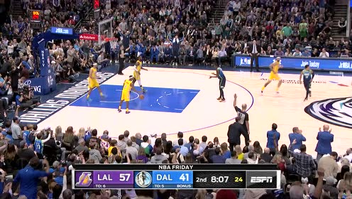 【NBA集錦】慘被小輩教育 老詹遠(yuǎn)射尷尬三不沾東契奇快發(fā)急停甩狙打停湖人