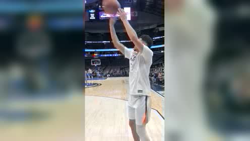 【NBA集錦】布克今日比賽腳穿科比4代戰(zhàn)靴 書(shū)寫(xiě)“成為傳奇”致敬從小到大的偶像