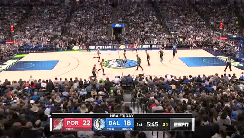 【NBA集锦】是时候展现个人实力了！东契奇外线架起三分大炮连续轰筐