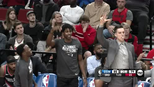 【NBA集锦】真是太凶了!利拉德再射一记超远三分实在不讲理