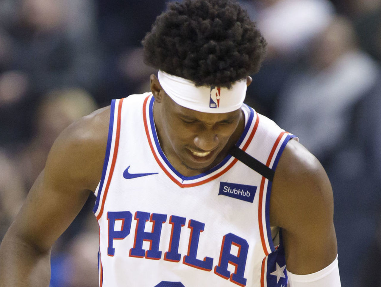 报道76人队的理查森因腿筋拉伤至少缺席23周