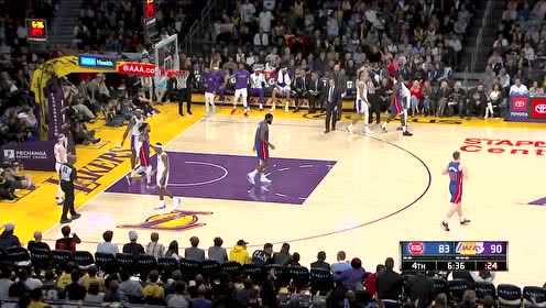 【NBA集錦】勇闖敵營！羅斯無視三人包夾飛身上進(jìn)