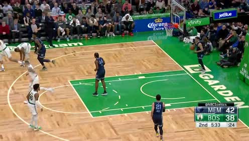 【NBA集锦】越来越有巨星范儿 塔图姆追身三分入网
