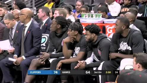 【NBA集錦】晃開(kāi)了全世界 哈雷爾籃下假傳晃暈對(duì)手輕松上籃