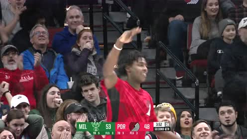 【NBA集錦】收手已經(jīng)來不及了！字母哥強(qiáng)勢(shì)大帽送利拉德兩分入賬