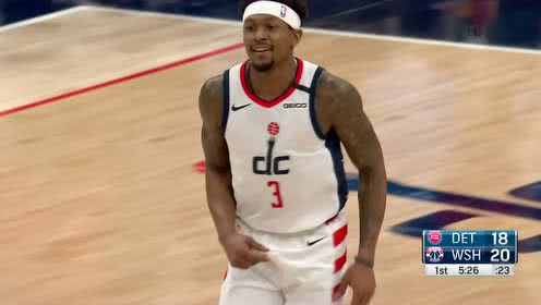 【NBA集錦】來個出其不意！比爾弧頂后撤步三分空心入網(wǎng)