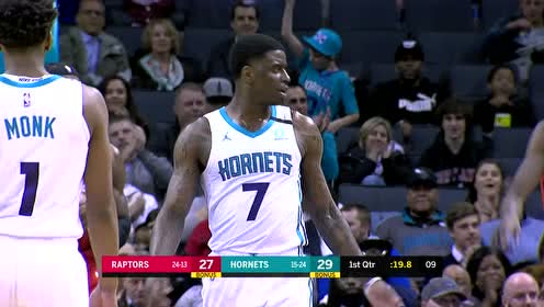 【NBA集錦】硬剛對(duì)手一點(diǎn)也不虛 培根拉桿上籃球進(jìn)落網(wǎng)打三分