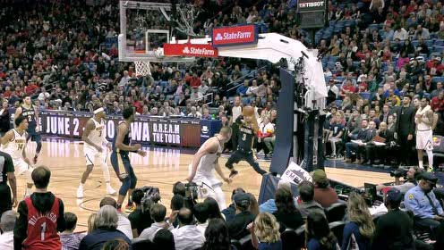 【NBA集锦】约基奇飞身救球反助攻对手 哈特接球大拉杆上篮命中还造犯规
