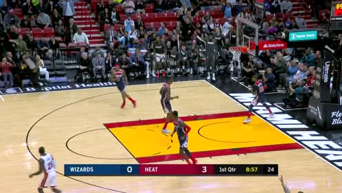 【NBA集锦】转换速度连镜头都没追上 邓肯-罗宾逊追身夺命三分箭飙中