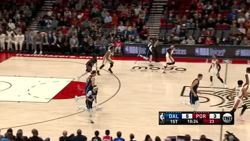 【NBA集锦】不愧是全明星首发 东契奇抢断反击欧洲步上篮