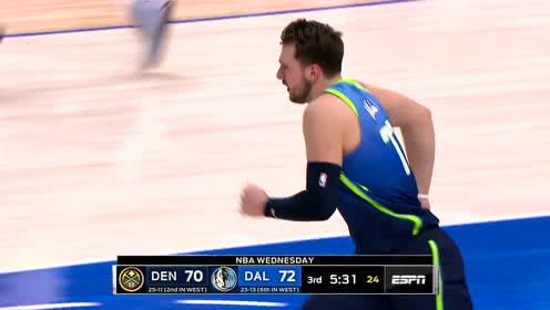 【NBA集錦】一次進(jìn)攻三次變向 東契奇寫意攻筐強(qiáng)無(wú)敵