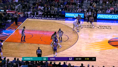 【NBA集锦】秀翻全场 布克连线艾顿负角度把球扣进