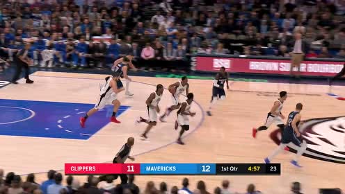 【NBA集锦】卡子哥他终于出手抢断了 反击中贝弗利三分飙射一箭穿心