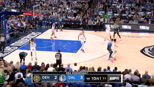 【NBA集錦】東契奇反跑攻筐 跌跌撞撞反手打板拿下2分