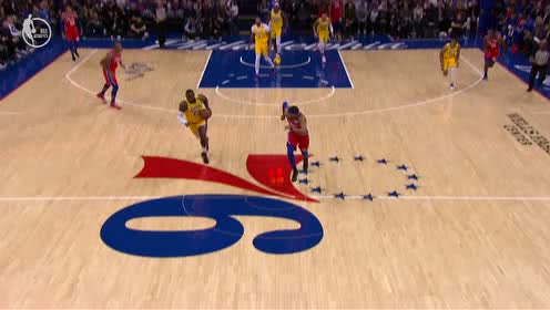 【NBA集錦】腰太粗根本抱不住 詹姆斯拖著哈里斯殺得2+1