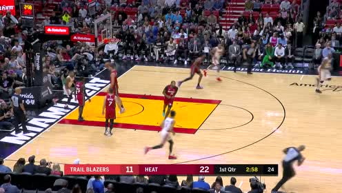 【NBA集锦】利拉德突破内线再造杀伤 德拉季奇回头望月轻取两分