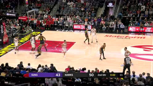 【NBA集錦】布克撤步中距離穩(wěn)健命中 特雷楊拉桿分籃下喂餅瓊斯暴扣得手