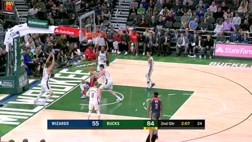 【NBA集锦】洛佩兹拦网堵截都拦不住 小布朗一往无前虎山行强硬攻筐上篮