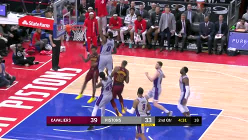 【NBA集錦】萬夫莫當之勇 TT籃下接球無視兩人犯規(guī)拔地而起打成2+1