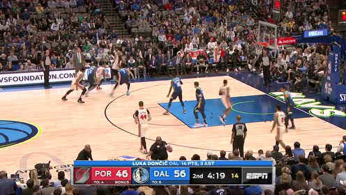 【NBA集锦】加足马力冲就完事了 利拉德超级变速连过数人连取4分