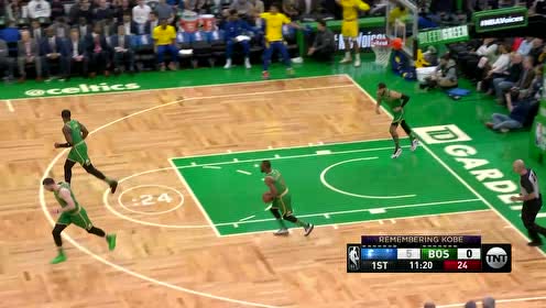 【NBA集锦】水花当年的经典战术 罗宾逊接格林助攻命中转换三分