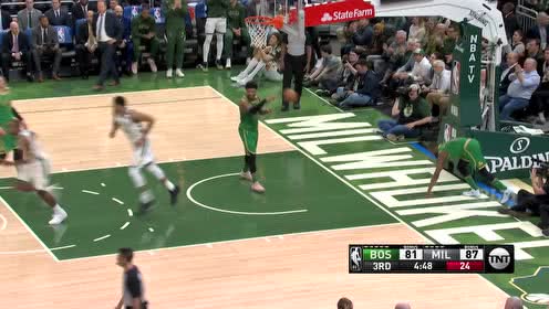 【NBA集锦】米德尔顿惨遭封盖 字母哥上篮为兄弟报仇雪恨