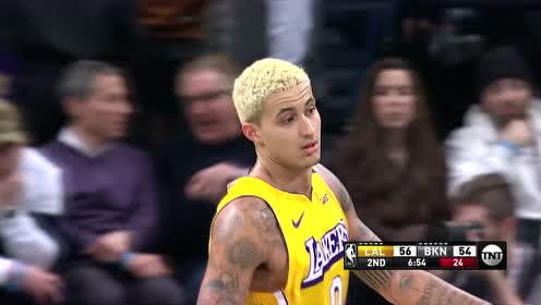 【NBA集锦】外线大炮已架起!詹皇携手库兹马两记三分连续轰筐