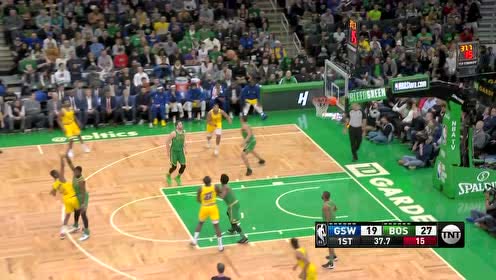【NBA集锦】库里思绪飘去哪里？伯克斯三分命中他走神鼓掌