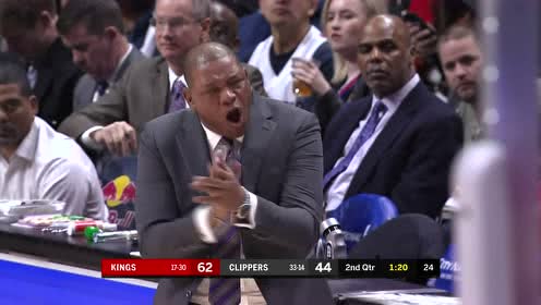 【NBA集錦】里弗斯氣壞了 快船后場失誤被偷三分教練拍手跺腳