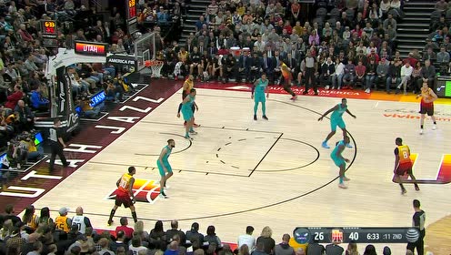 【NBA集錦】?jī)?nèi)線沒(méi)空間就轉(zhuǎn)火外線 穆迪埃外線三分空心入網(wǎng)