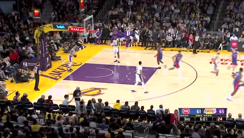 【NBA集錦】相同位置還你一個(gè) 伍德也來邊線球空接暴扣