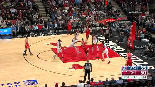 【NBA集锦】不能光让拉文自己扣 萨陀兰斯基气贯长虹滑翔劈扣一蹴而就