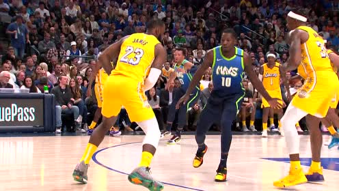 【NBA集錦】詹姆斯慢撤步晃開對手十條街 定睛一瞄三分打停獨行俠
