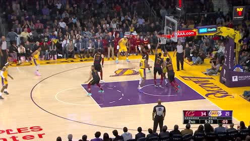 【NBA集錦】詹姆斯籃下妙傳魔獸 霍華德接球起飛肆虐籃筐