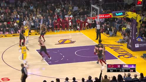 【NBA集錦】TT被活生生頂死 詹姆斯長兩分穩(wěn)穩(wěn)命中