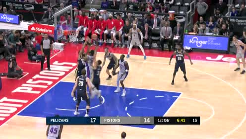 【NBA集锦】庄神不惧三人合围残暴隔扣奥卡福 活塞替补席瞬间陷入疯狂