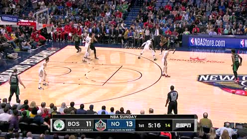 【NBA集錦】斯瑪特?fù)醪鹧谧o(hù)不慎受傷 一瘸一拐返回更衣室接受治療